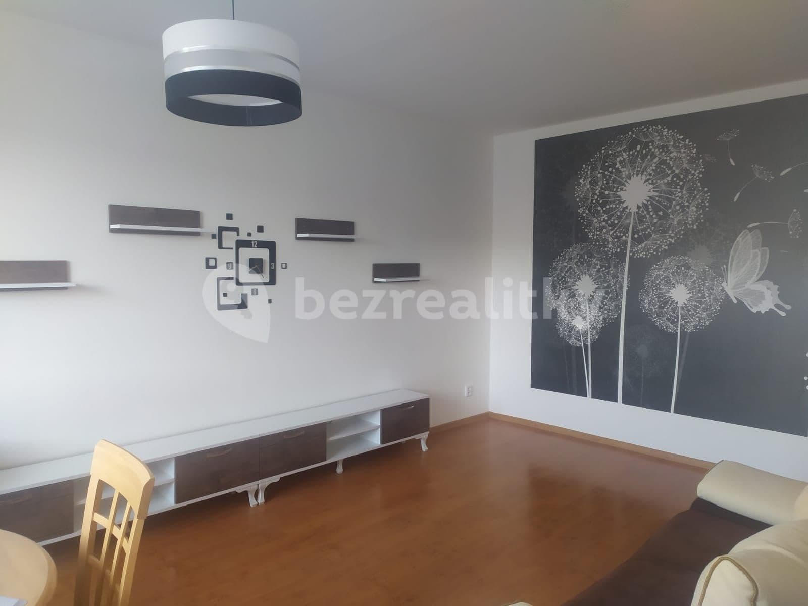 Prenájom bytu 2-izbový 60 m², Milovice, Středočeský kraj Prenájom bytu 2-izbový 60 m², Milovice, Středočeský kraj
