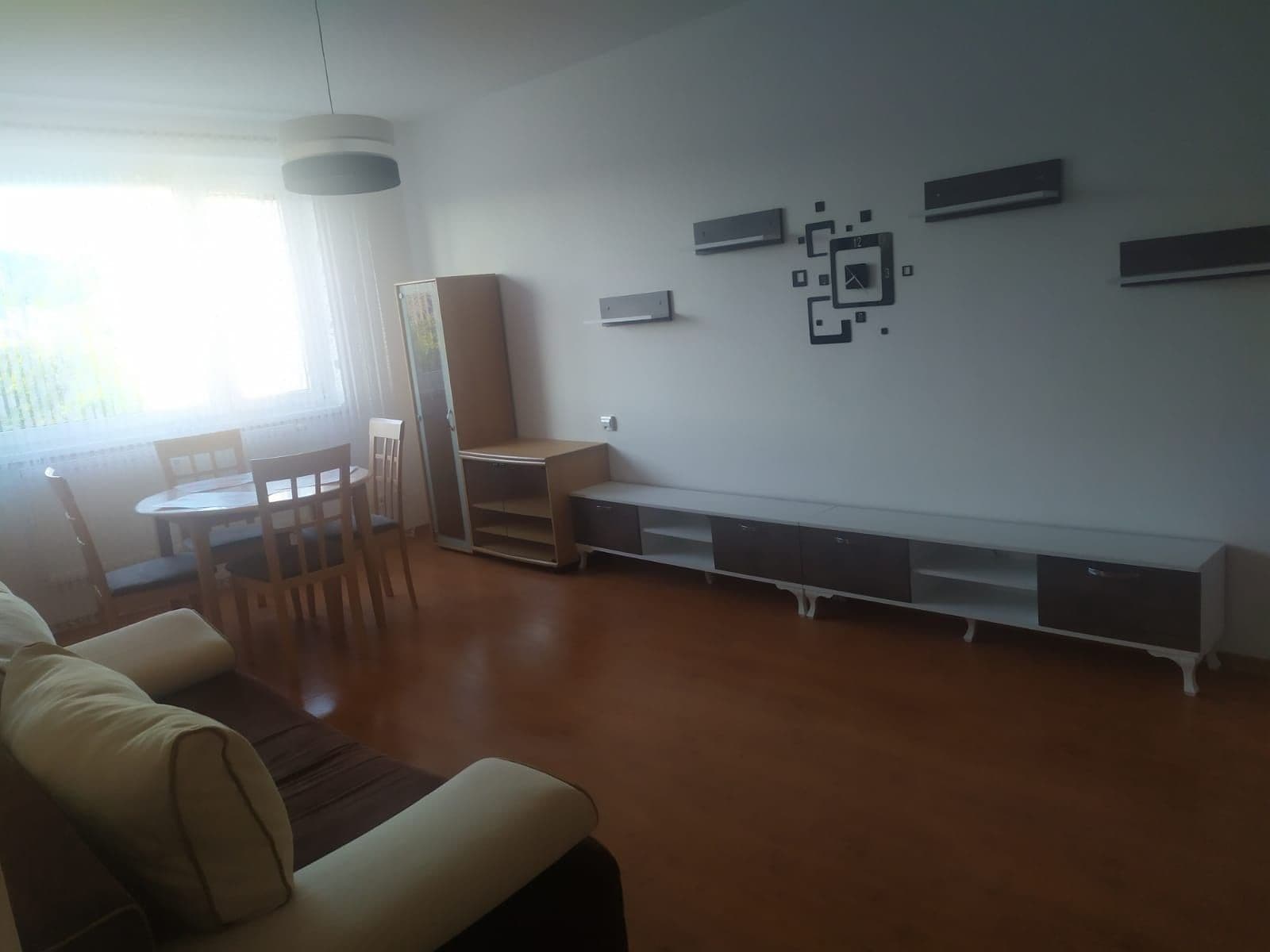 Prenájom bytu 2-izbový 60 m², Milovice, Středočeský kraj Prenájom bytu 2-izbový 60 m², Milovice, Středočeský kraj