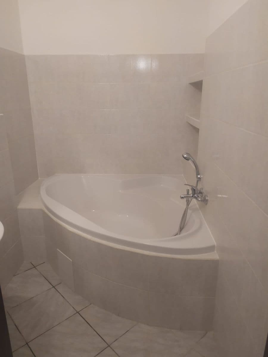 Prenájom bytu 2-izbový 60 m², Milovice, Středočeský kraj Prenájom bytu 2-izbový 60 m², Milovice, Středočeský kraj