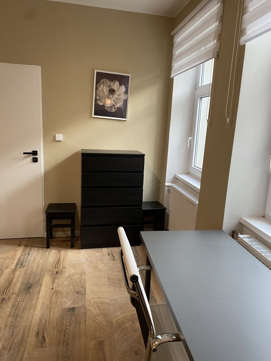 Prenájom bytu 35 m², Bělohorská, Praha, Praha Prenájom bytu 35 m², Bělohorská, Praha, Praha
