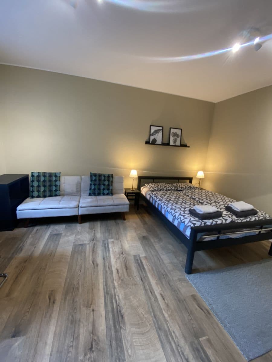 Prenájom bytu 35 m², Bělohorská, Praha, Praha Prenájom bytu 35 m², Bělohorská, Praha, Praha