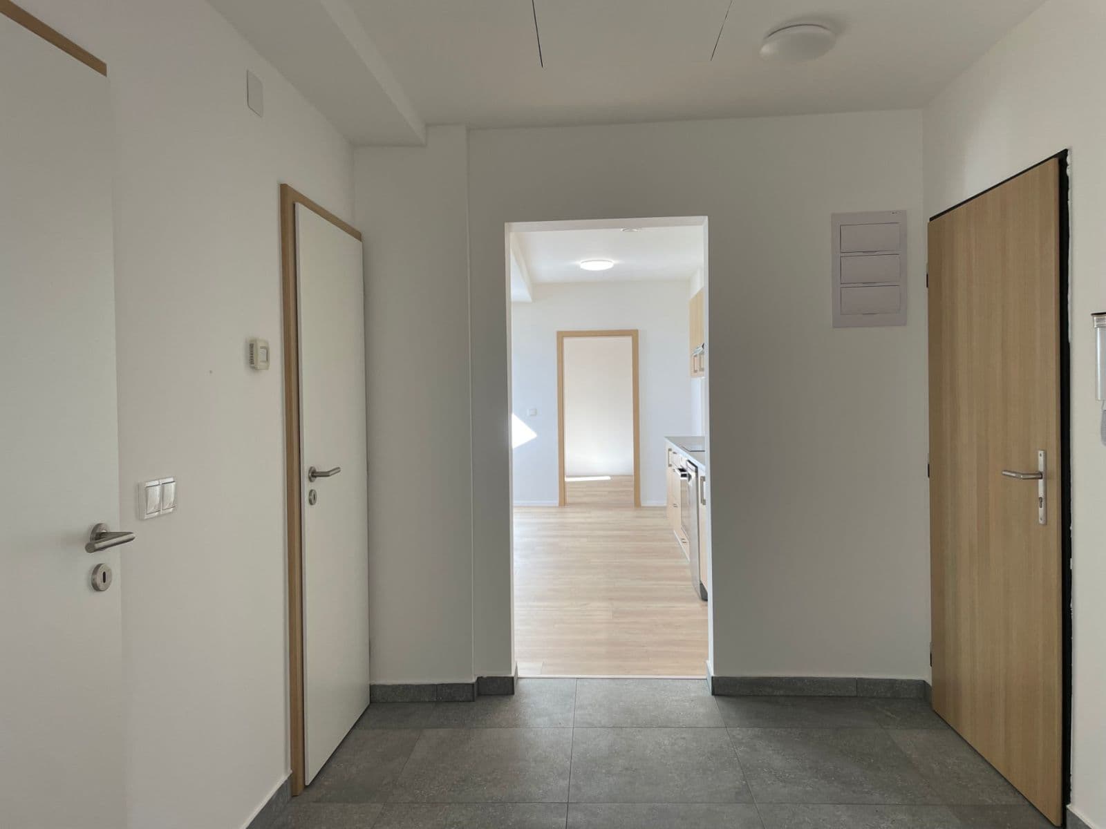 Prenájom bytu 4-izbový 120 m², Nádražní, Chomutov, Ústecký kraj Prenájom bytu 4-izbový 120 m², Nádražní, Chomutov, Ústecký kraj