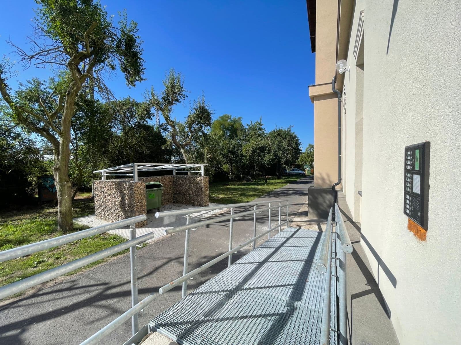 Prenájom bytu 4-izbový 120 m², Nádražní, Chomutov, Ústecký kraj Prenájom bytu 4-izbový 120 m², Nádražní, Chomutov, Ústecký kraj