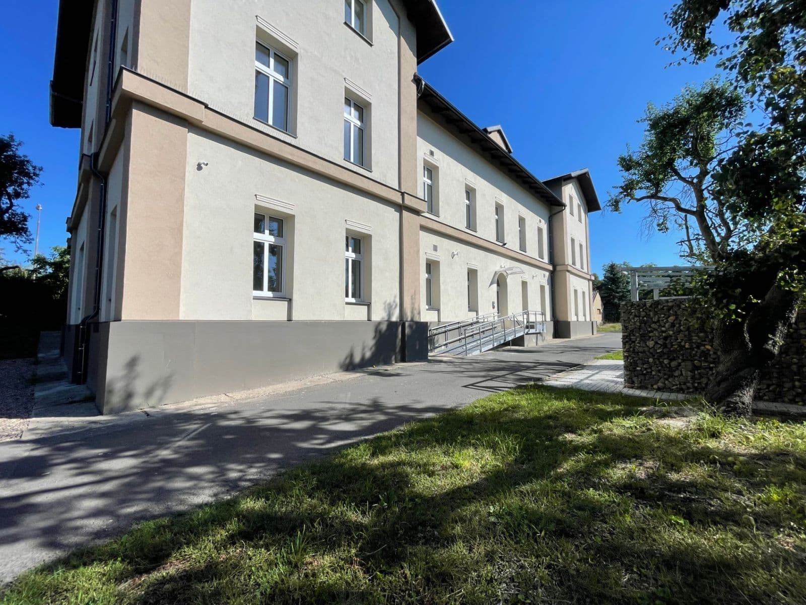 Prenájom bytu 4-izbový 120 m², Nádražní, Chomutov, Ústecký kraj Prenájom bytu 4-izbový 120 m², Nádražní, Chomutov, Ústecký kraj