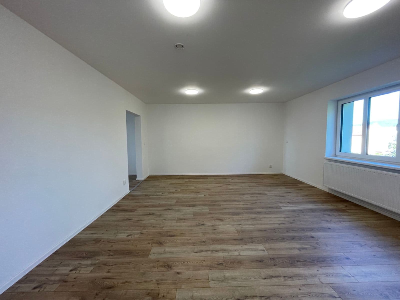 Prenájom bytu 4-izbový 120 m², Nádražní, Chomutov, Ústecký kraj Prenájom bytu 4-izbový 120 m², Nádražní, Chomutov, Ústecký kraj