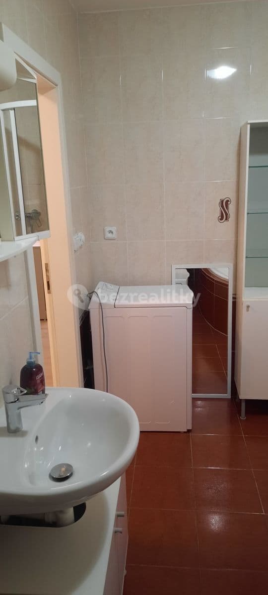 Prenájom bytu 3-izbový 105 m², U Strže, Praha, Praha Prenájom bytu 3-izbový 105 m², U Strže, Praha, Praha