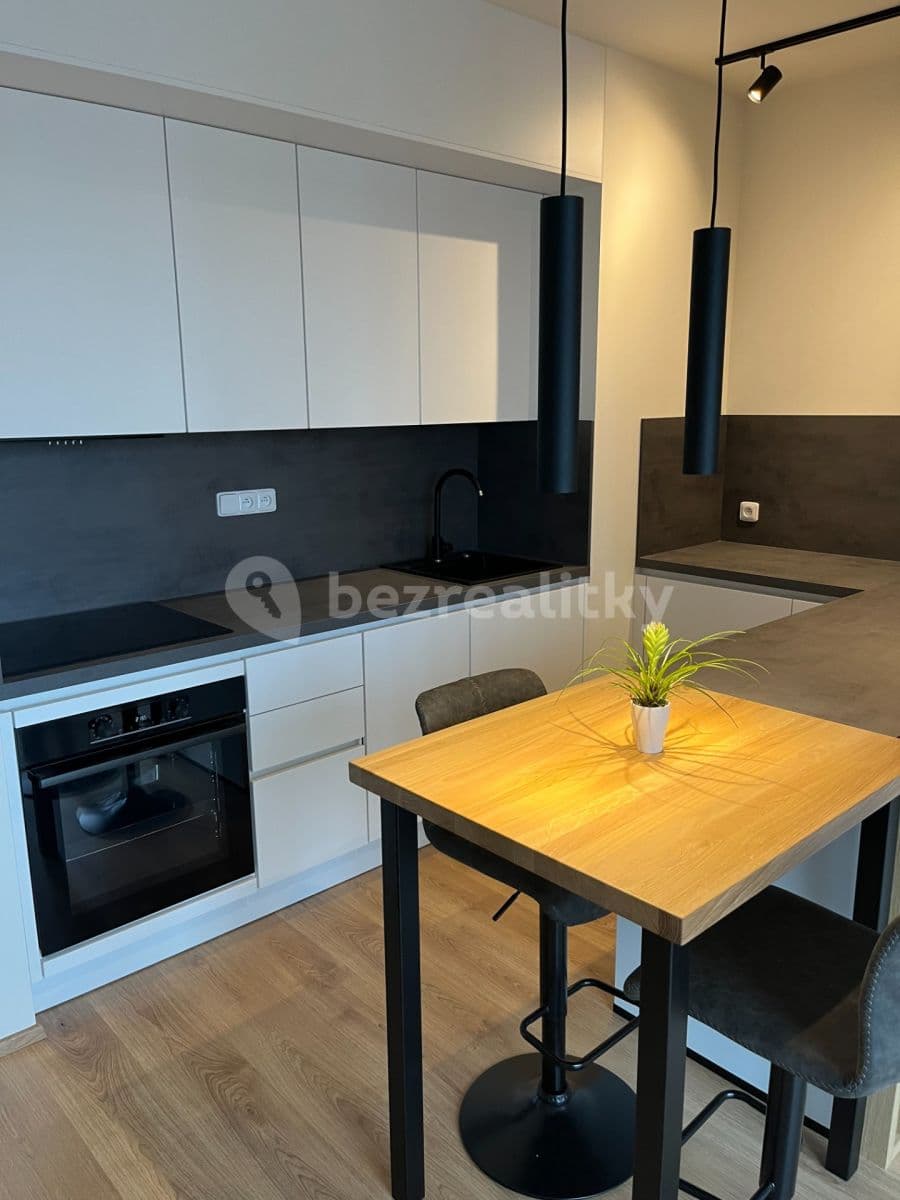 Prenájom bytu 1-izbový 31 m², Heřmanická, Praha, Praha Prenájom bytu 1-izbový 31 m², Heřmanická, Praha, Praha