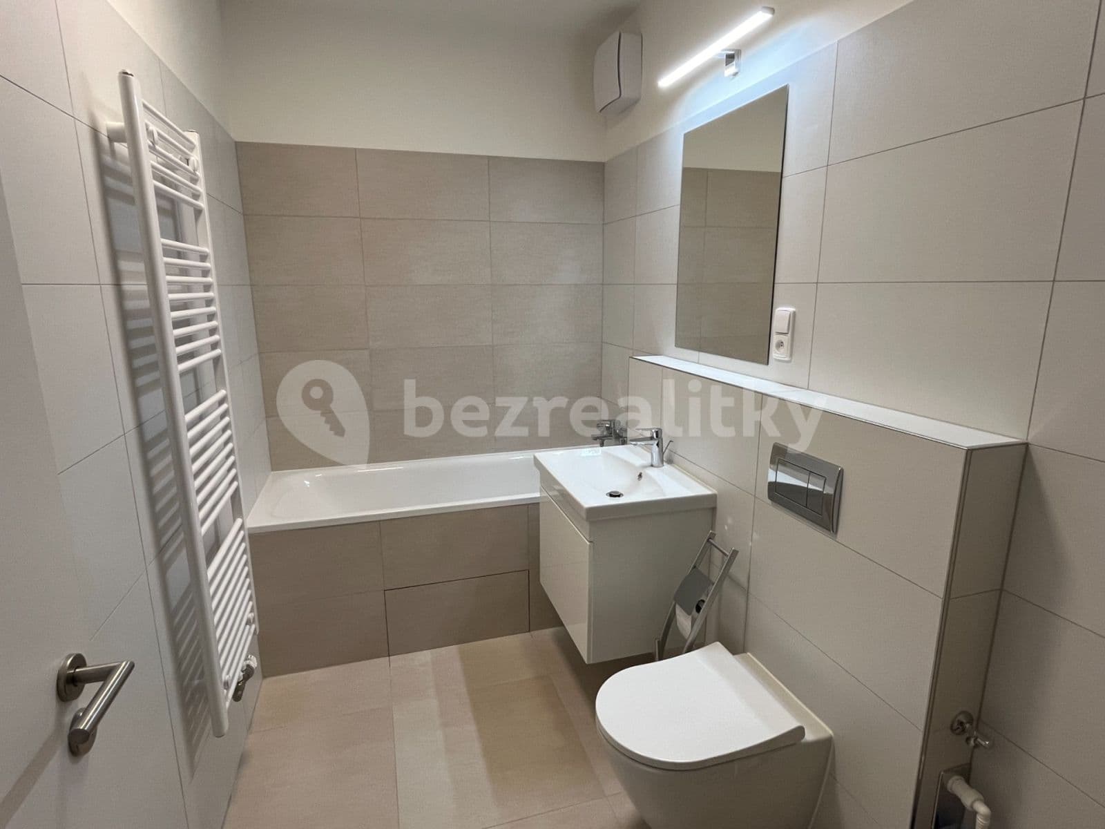 Prenájom bytu 1-izbový 31 m², Heřmanická, Praha, Praha Prenájom bytu 1-izbový 31 m², Heřmanická, Praha, Praha