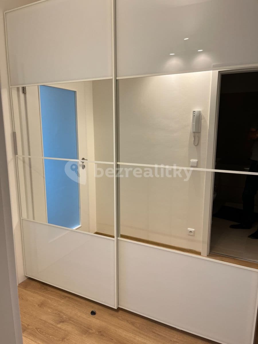 Prenájom bytu 1-izbový 31 m², Heřmanická, Praha, Praha Prenájom bytu 1-izbový 31 m², Heřmanická, Praha, Praha