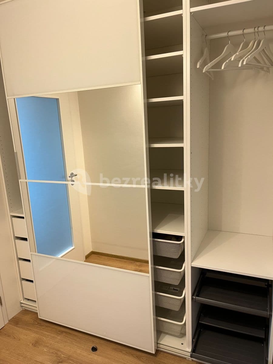 Prenájom bytu 1-izbový 31 m², Heřmanická, Praha, Praha Prenájom bytu 1-izbový 31 m², Heřmanická, Praha, Praha