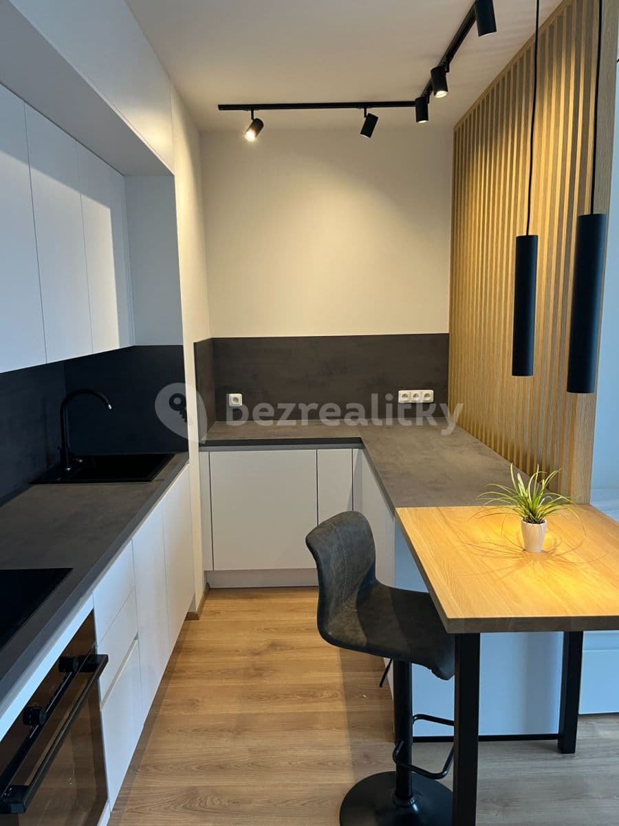 Prenájom bytu 1-izbový 31 m², Heřmanická, Praha, Praha Prenájom bytu 1-izbový 31 m², Heřmanická, Praha, Praha