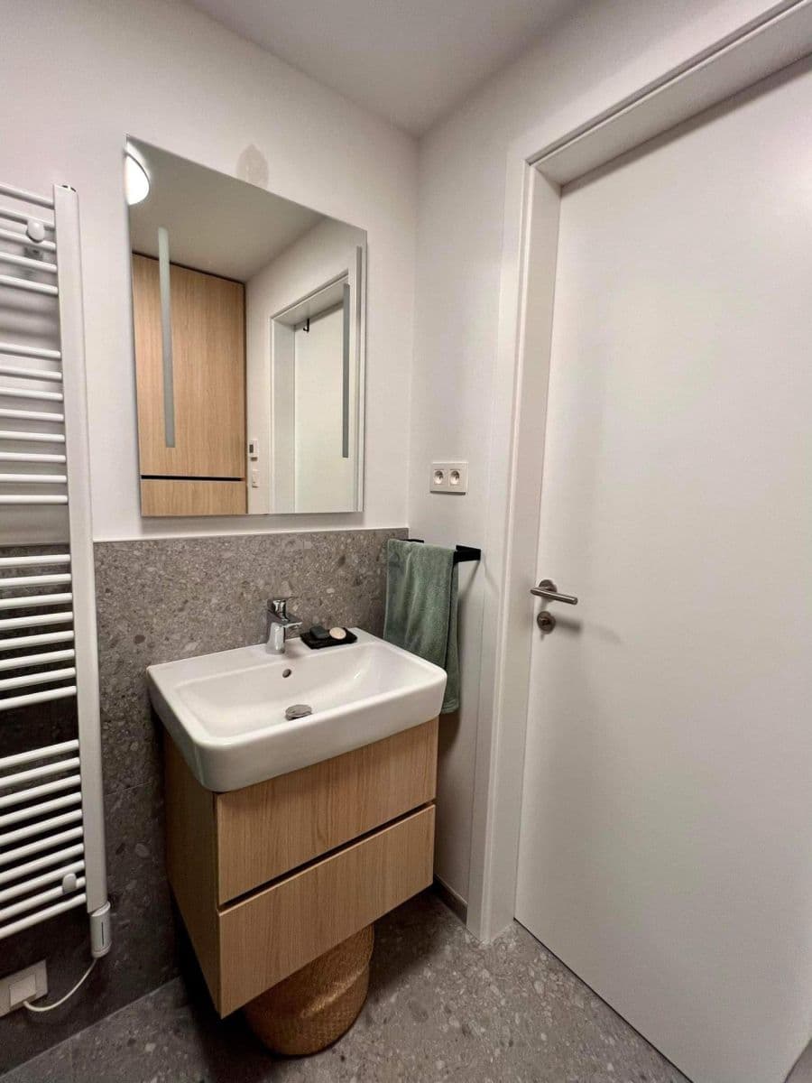 Prenájom bytu 2-izbový 57 m², Račianska, Nové Mesto, Bratislavský kraj Prenájom bytu 2-izbový 57 m², Račianska, Nové Mesto, Bratislavský kraj