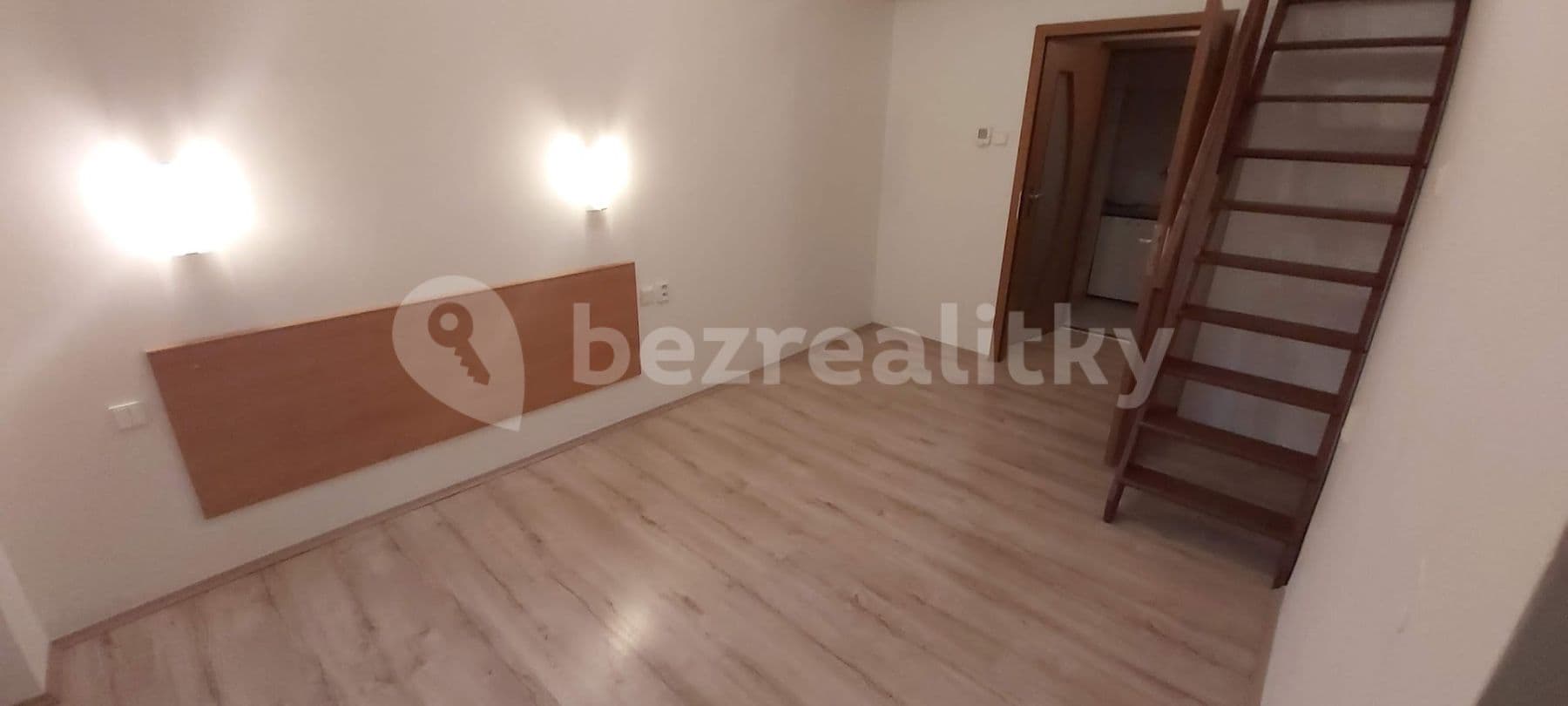 Prenájom bytu 1-izbový 35 m², Americká, Praha, Praha Prenájom bytu 1-izbový 35 m², Americká, Praha, Praha