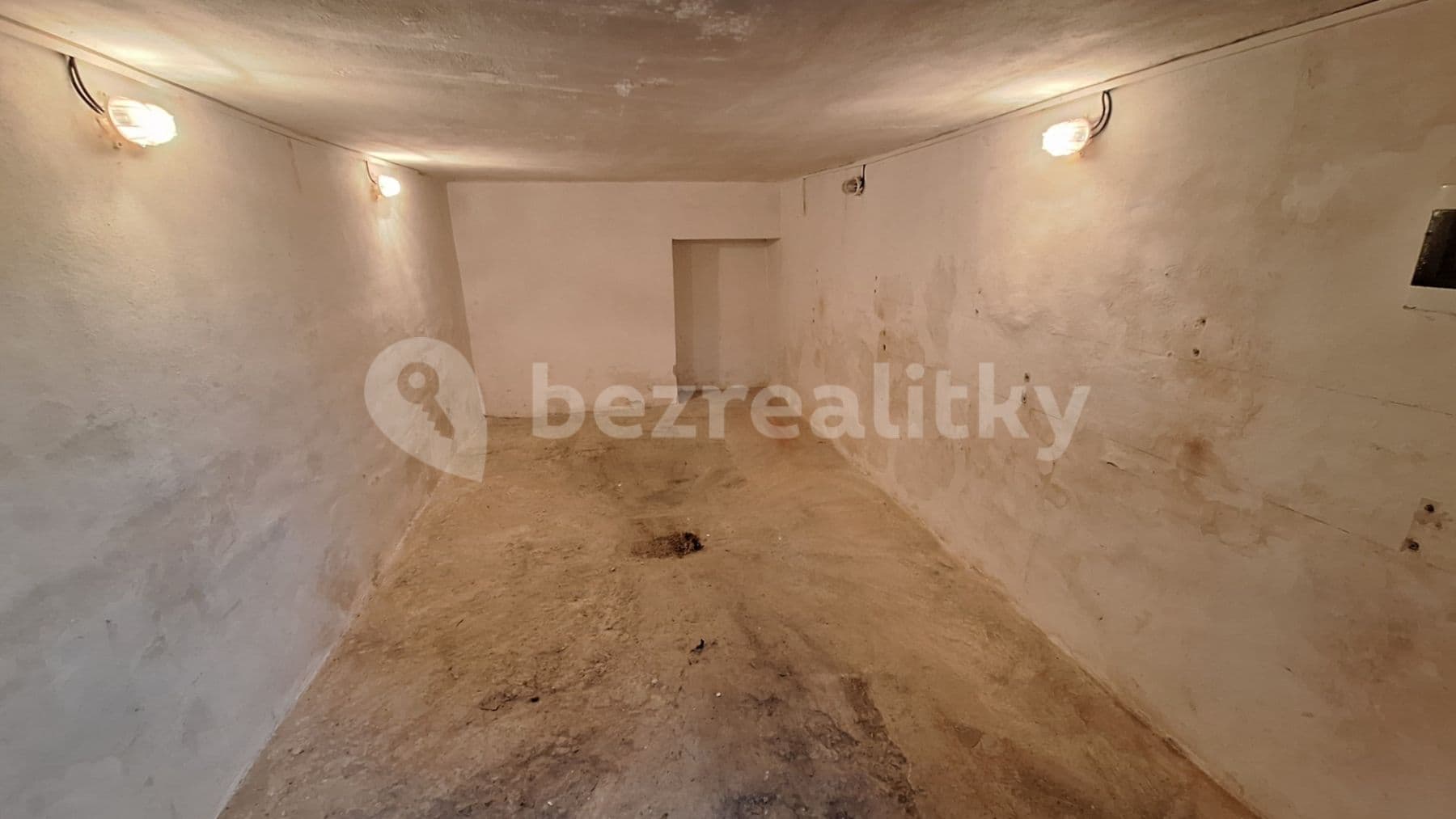 Prenájom garáže 16 m², Nad Malým mýtem, Praha, Praha Prenájom garáže 16 m², Nad Malým mýtem, Praha, Praha