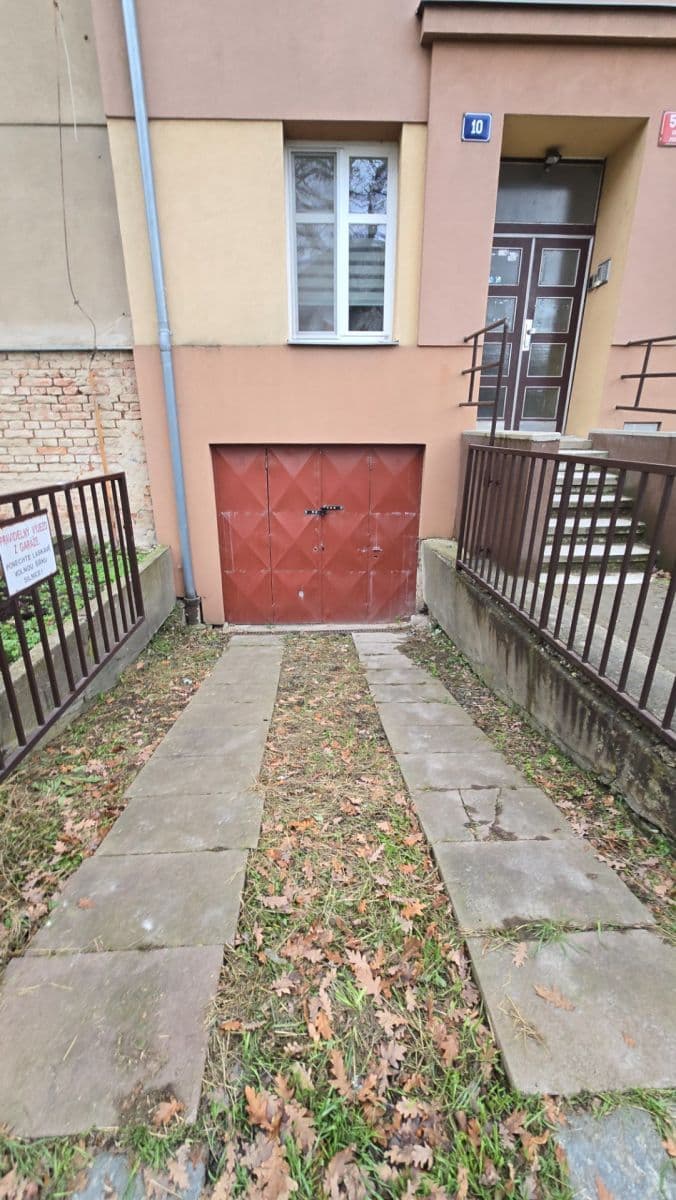 Prenájom garáže 32 m², Nad Malým mýtem, Praha, Praha Prenájom garáže 32 m², Nad Malým mýtem, Praha, Praha