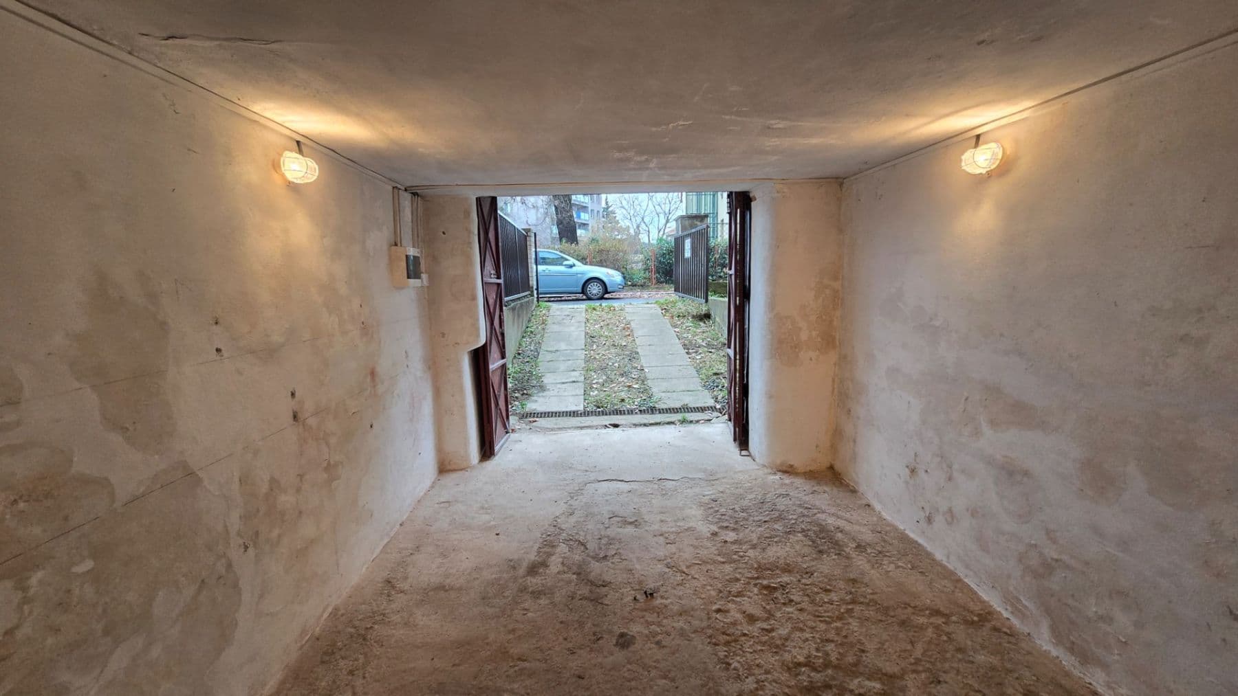 Prenájom garáže 32 m², Nad Malým mýtem, Praha, Praha Prenájom garáže 32 m², Nad Malým mýtem, Praha, Praha