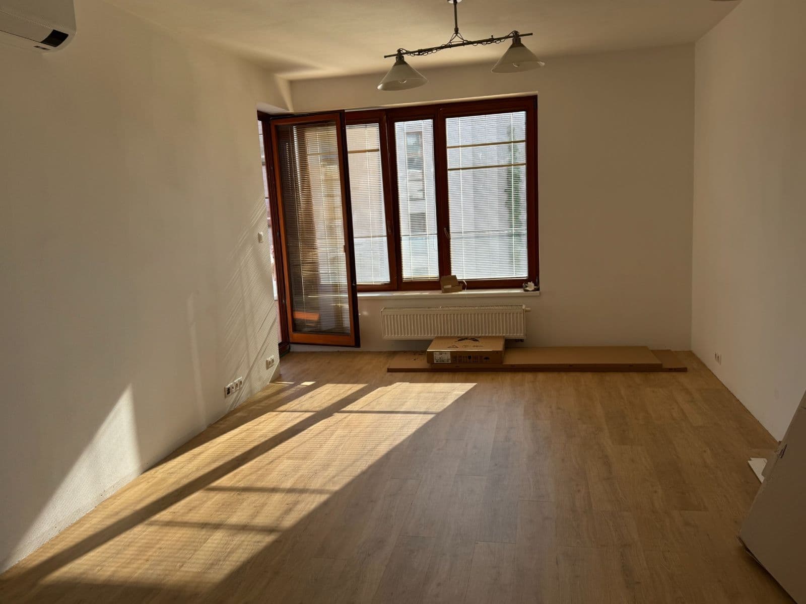 Prenájom bytu 2-izbový 58 m², Bratislavská, Praha, Praha Prenájom bytu 2-izbový 58 m², Bratislavská, Praha, Praha
