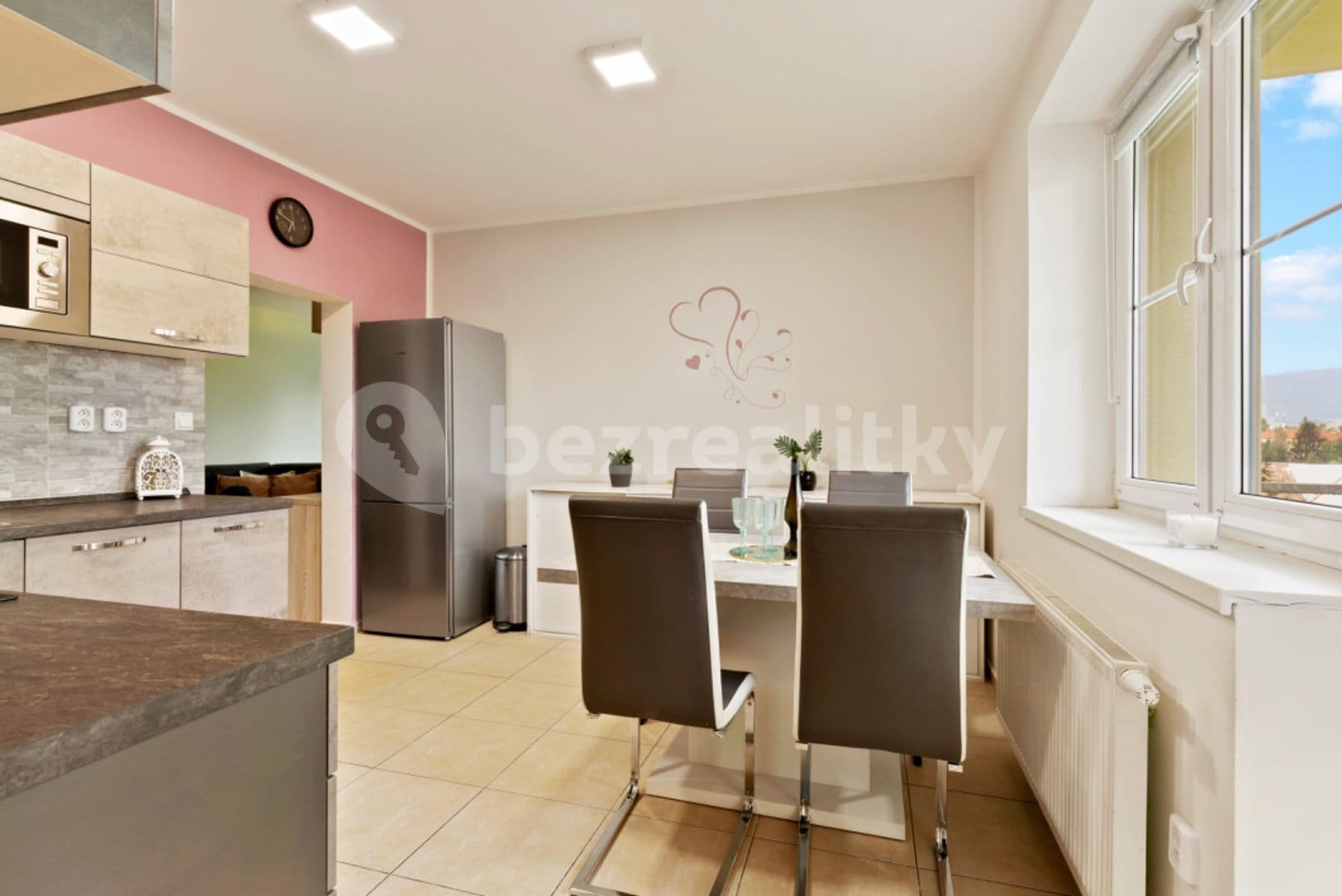 Prenájom bytu 3-izbový 83 m², Nádvorní, Liberec, Liberecký kraj Prenájom bytu 3-izbový 83 m², Nádvorní, Liberec, Liberecký kraj