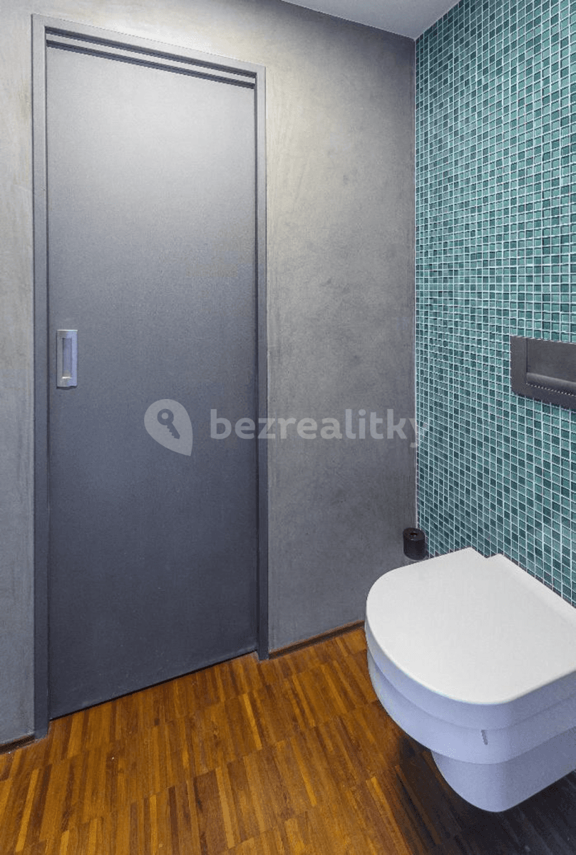 Prenájom bytu 1-izbový 114 m², Křížová, Praha, Praha Prenájom bytu 1-izbový 114 m², Křížová, Praha, Praha