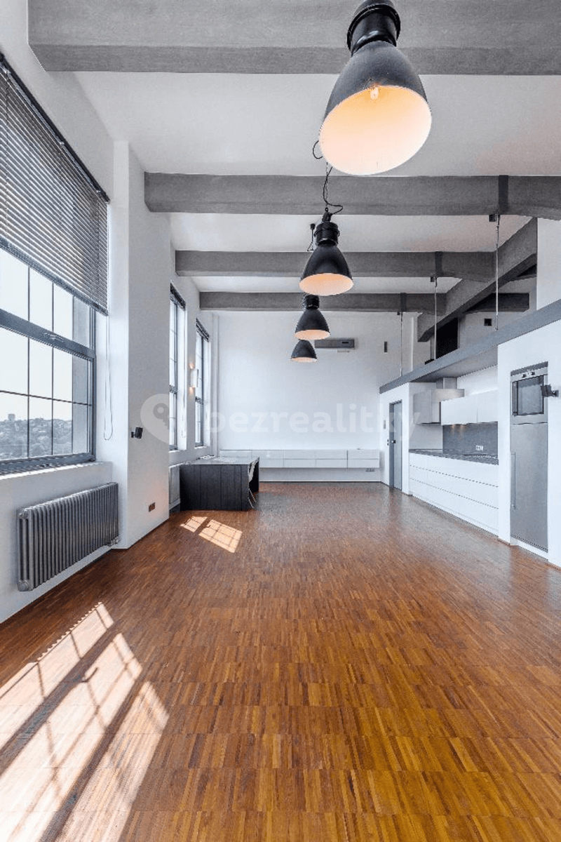 Prenájom bytu 1-izbový 114 m², Křížová, Praha, Praha Prenájom bytu 1-izbový 114 m², Křížová, Praha, Praha