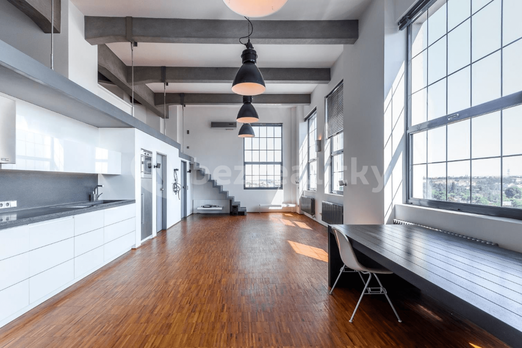 Prenájom bytu 1-izbový 114 m², Křížová, Praha, Praha Prenájom bytu 1-izbový 114 m², Křížová, Praha, Praha