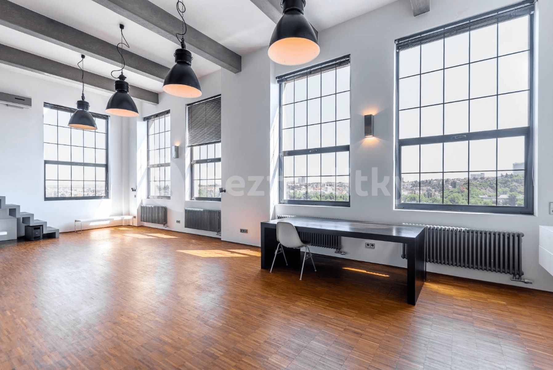 Prenájom bytu 1-izbový 114 m², Křížová, Praha, Praha Prenájom bytu 1-izbový 114 m², Křížová, Praha, Praha