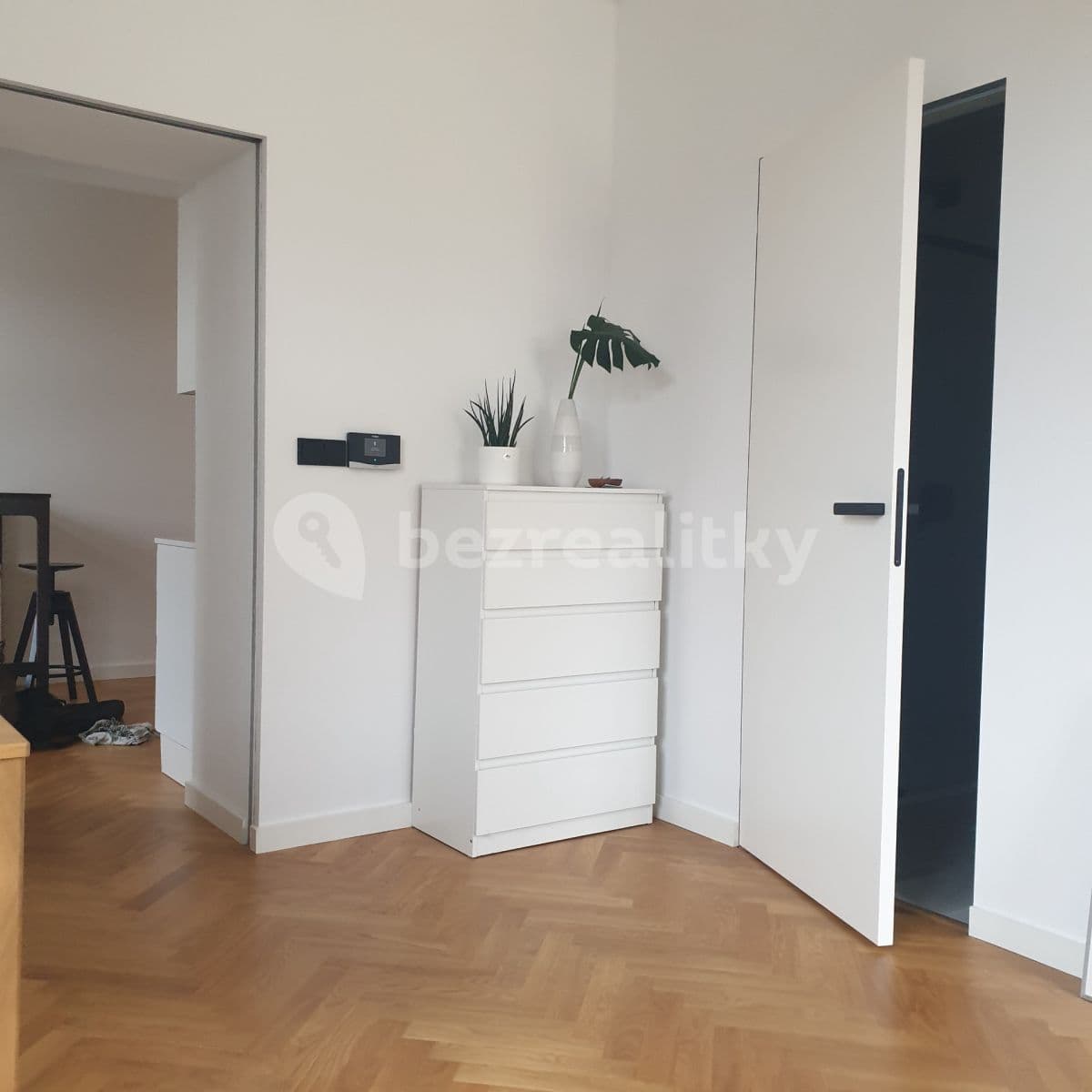 Prenájom bytu 1-izbový 52 m², Charlese de Gaulla, Praha, Praha Prenájom bytu 1-izbový 52 m², Charlese de Gaulla, Praha, Praha