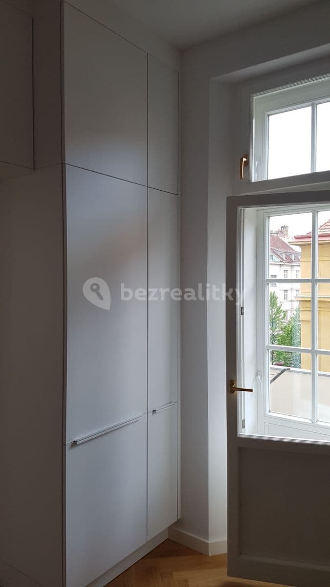 Prenájom bytu 1-izbový 52 m², Charlese de Gaulla, Praha, Praha Prenájom bytu 1-izbový 52 m², Charlese de Gaulla, Praha, Praha