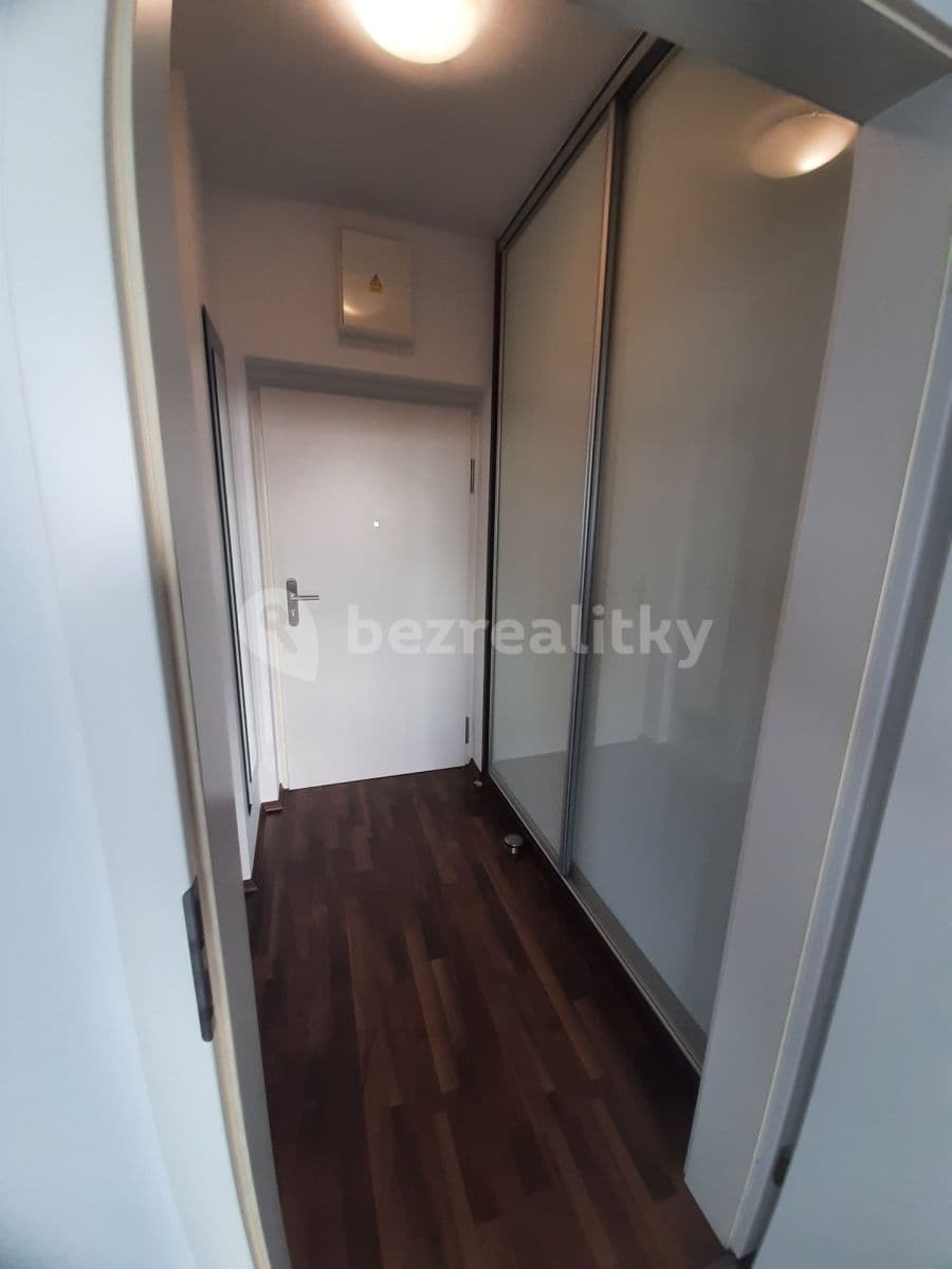 Prenájom bytu 1-izbový 43 m², Pelušková, Praha, Praha Prenájom bytu 1-izbový 43 m², Pelušková, Praha, Praha