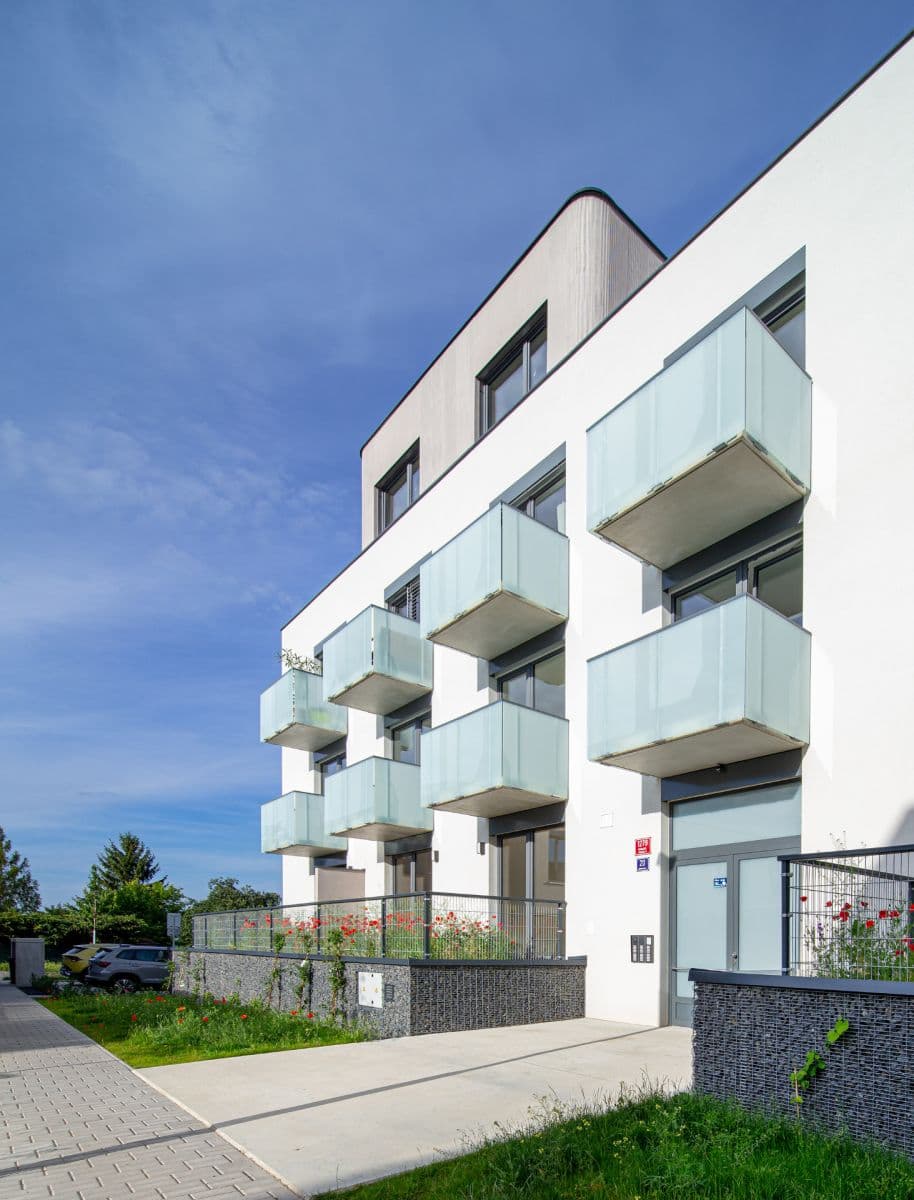 Prenájom bytu 1-izbový 27 m², Heřmanická, Praha, Praha Prenájom bytu 1-izbový 27 m², Heřmanická, Praha, Praha