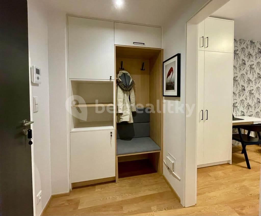 Prenájom bytu 1-izbový 40 m², U Pergamenky, Praha, Praha Prenájom bytu 1-izbový 40 m², U Pergamenky, Praha, Praha