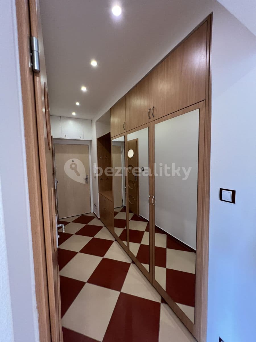 Prenájom bytu 3-izbový 65 m², Michelangelova, Praha, Praha Prenájom bytu 3-izbový 65 m², Michelangelova, Praha, Praha