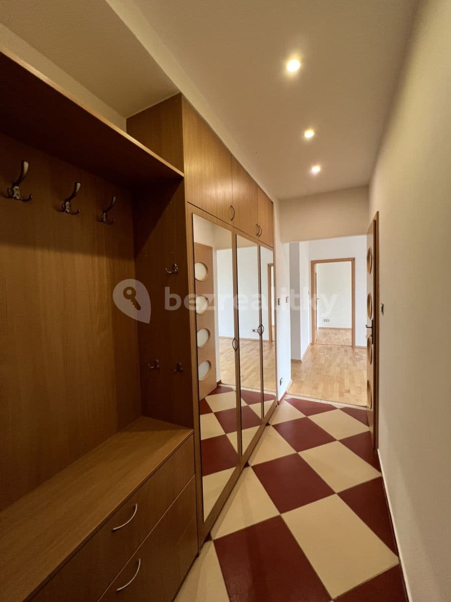 Prenájom bytu 3-izbový 65 m², Michelangelova, Praha, Praha Prenájom bytu 3-izbový 65 m², Michelangelova, Praha, Praha