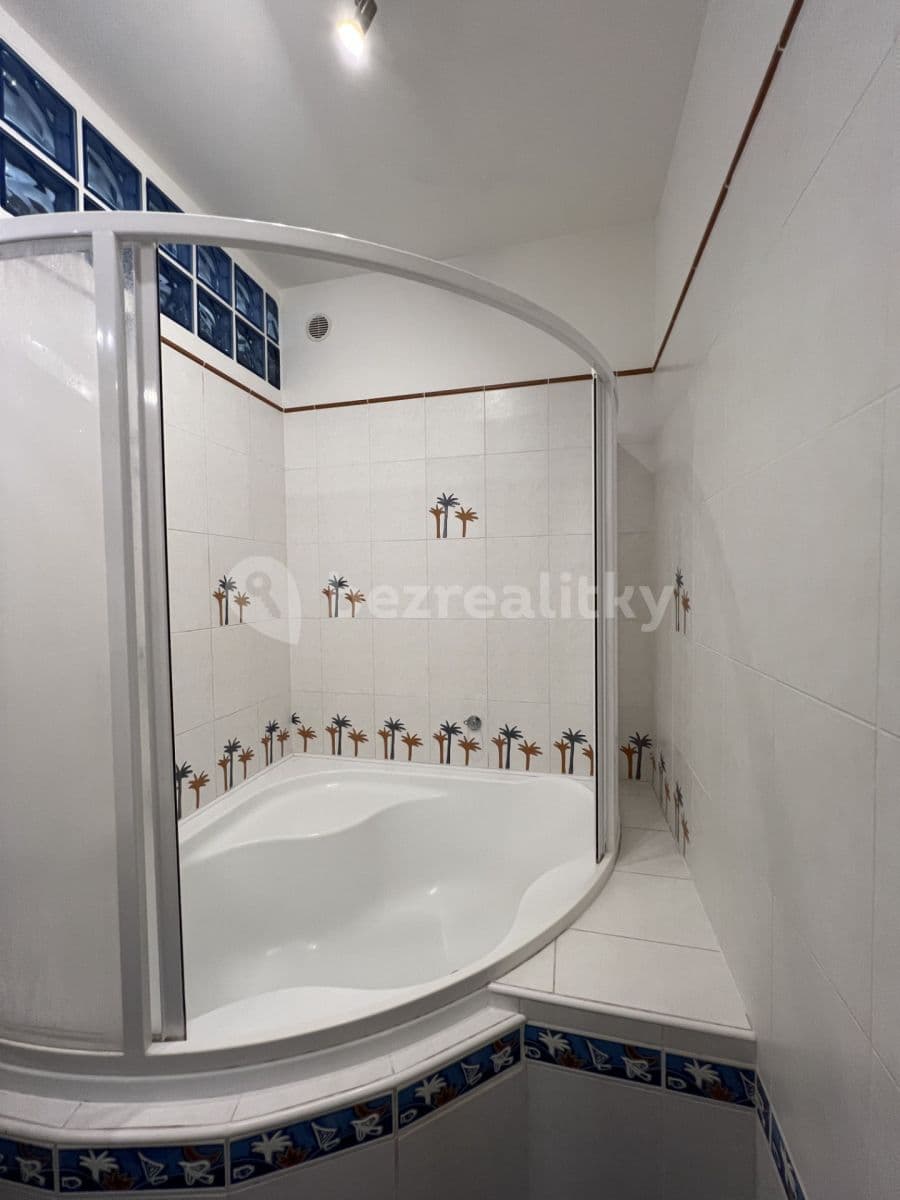 Prenájom bytu 3-izbový 65 m², Michelangelova, Praha, Praha Prenájom bytu 3-izbový 65 m², Michelangelova, Praha, Praha