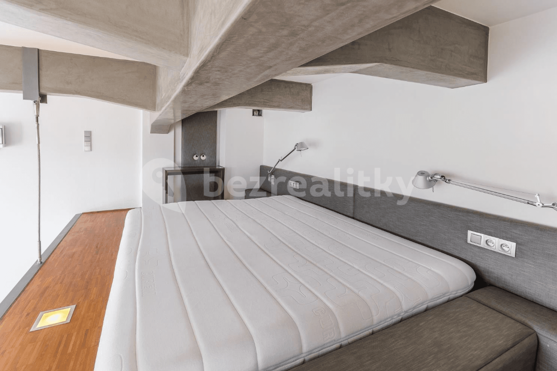 Prenájom kancelárie 114 m², Křížová, Praha, Praha Prenájom kancelárie 114 m², Křížová, Praha, Praha
