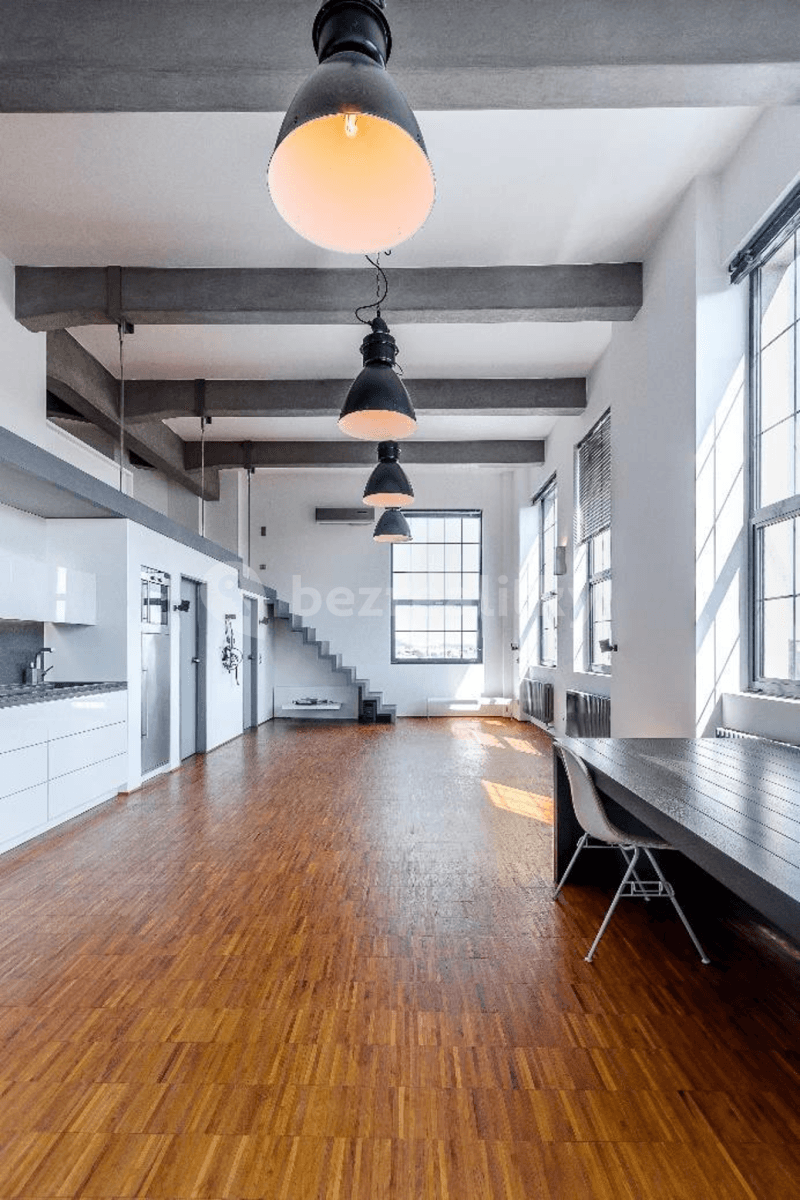 Prenájom kancelárie 114 m², Křížová, Praha, Praha Prenájom kancelárie 114 m², Křížová, Praha, Praha