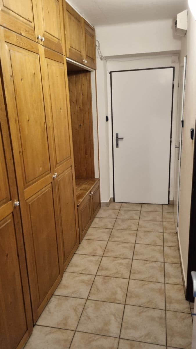 Prenájom bytu 2-izbový 65 m², Dr. E. Beneše, Bystřice, Středočeský kraj Prenájom bytu 2-izbový 65 m², Dr. E. Beneše, Bystřice, Středočeský kraj