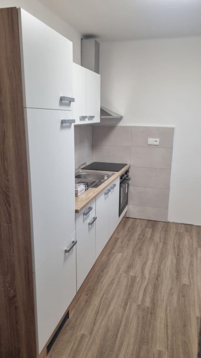 Prenájom bytu 2-izbový 65 m², Dr. E. Beneše, Bystřice, Středočeský kraj Prenájom bytu 2-izbový 65 m², Dr. E. Beneše, Bystřice, Středočeský kraj