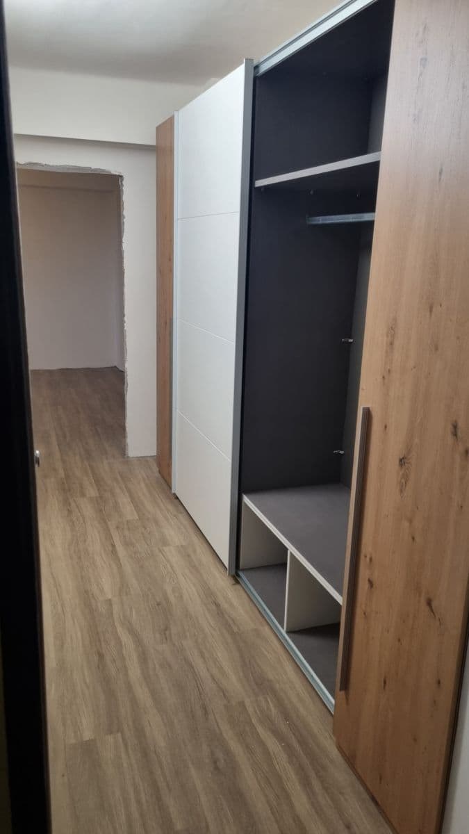 Prenájom bytu 2-izbový 65 m², Dr. E. Beneše, Bystřice, Středočeský kraj Prenájom bytu 2-izbový 65 m², Dr. E. Beneše, Bystřice, Středočeský kraj