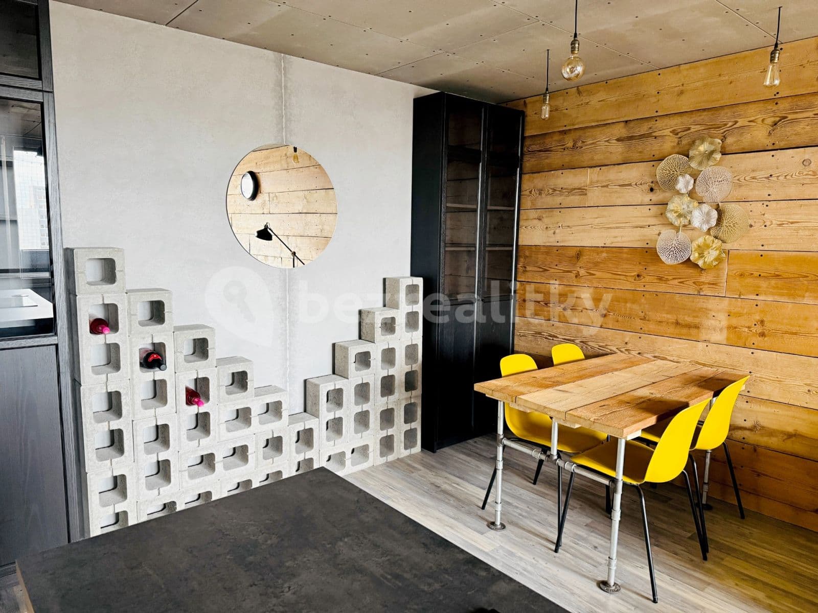 Prenájom bytu 3-izbový 60 m², Tanvaldská, Praha, Praha Prenájom bytu 3-izbový 60 m², Tanvaldská, Praha, Praha