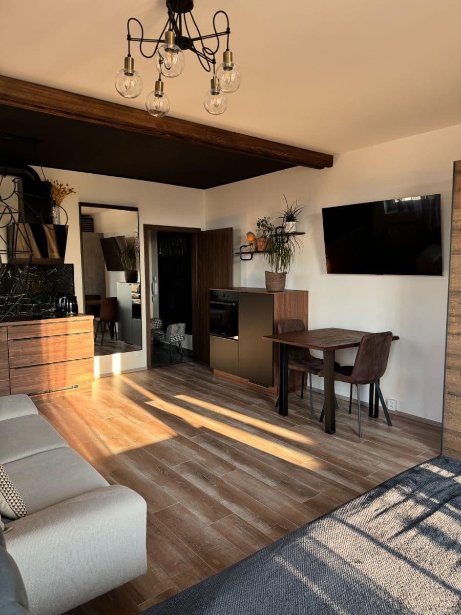 Prenájom bytu 1-izbový 42 m², Honzíkova, Praha, Praha Prenájom bytu 1-izbový 42 m², Honzíkova, Praha, Praha