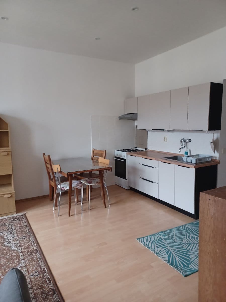 Prenájom bytu 3-izbový 70 m², Korunní, Praha, Praha Prenájom bytu 3-izbový 70 m², Korunní, Praha, Praha