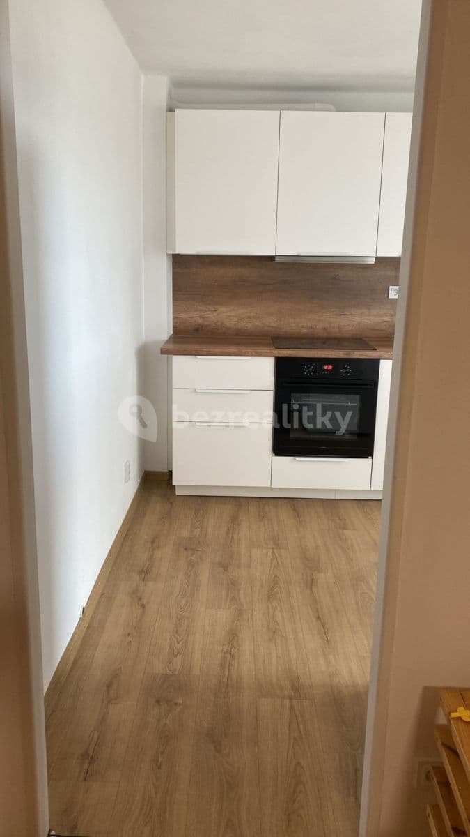 Prenájom bytu 4-izbový 100 m², Marty Rožánkové, Křelov-Břuchotín, Olomoucký kraj Prenájom bytu 4-izbový 100 m², Marty Rožánkové, Křelov-Břuchotín, Olomoucký kraj
