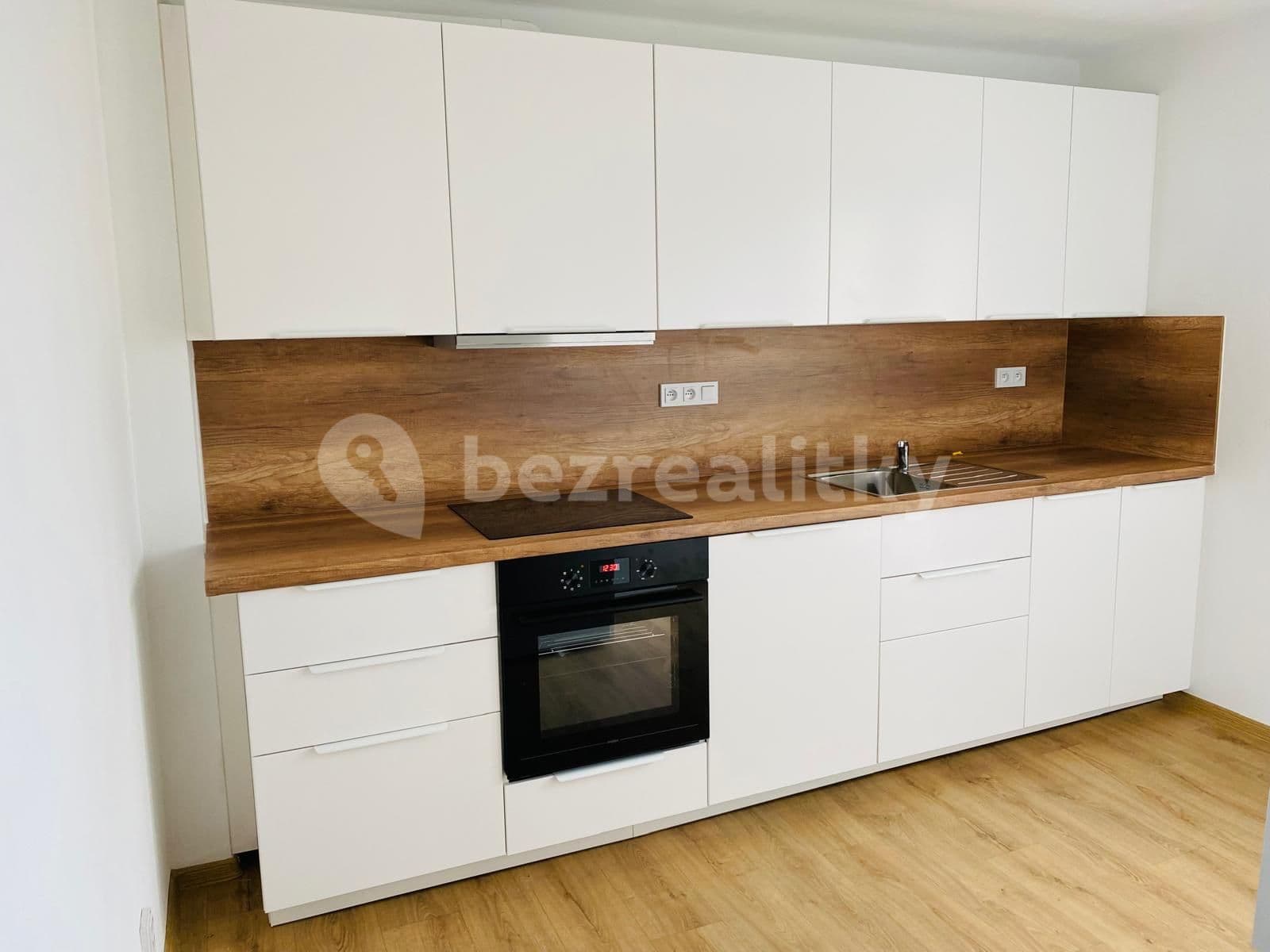 Prenájom bytu 4-izbový 100 m², Marty Rožánkové, Křelov-Břuchotín, Olomoucký kraj Prenájom bytu 4-izbový 100 m², Marty Rožánkové, Křelov-Břuchotín, Olomoucký kraj