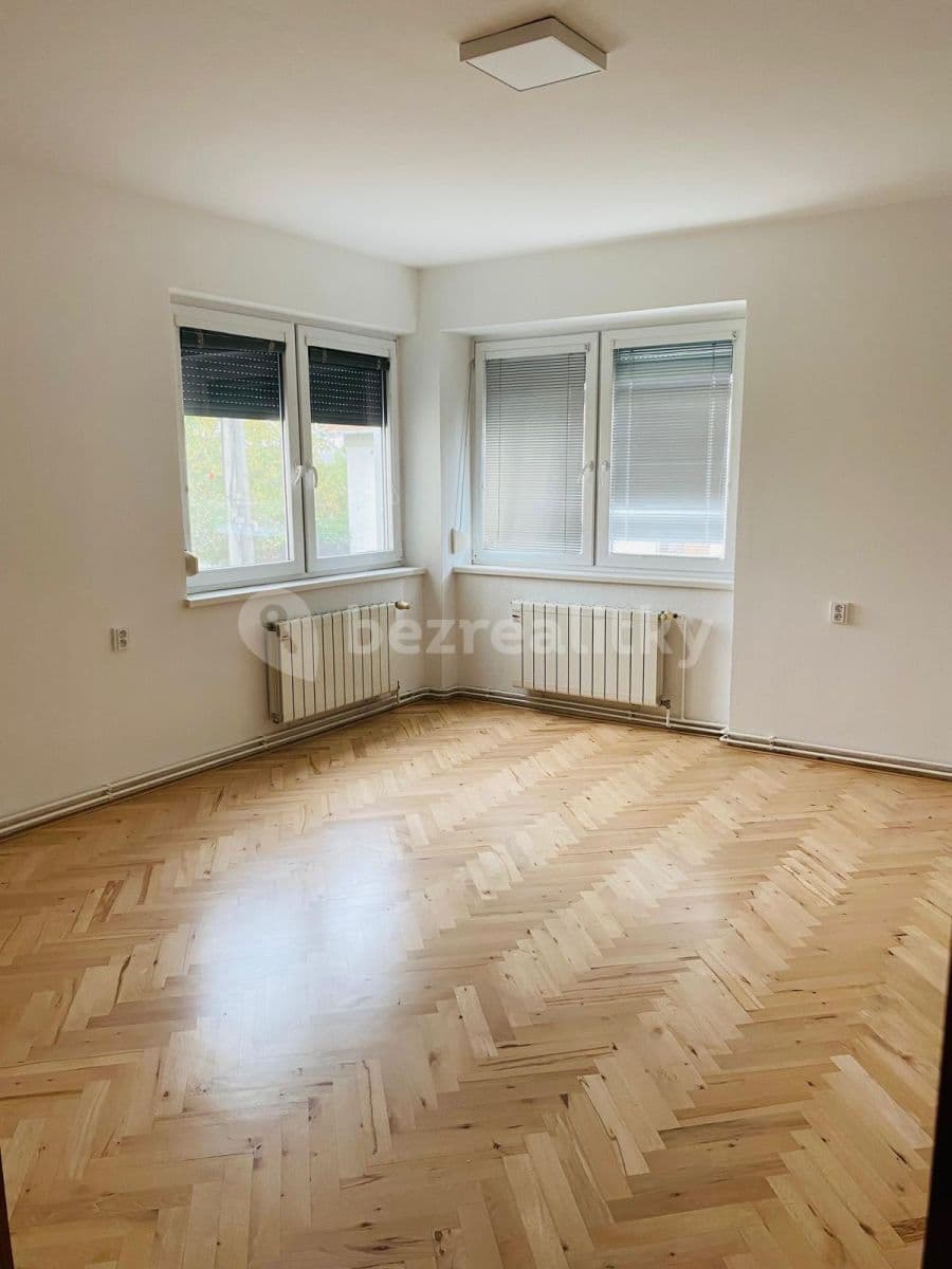 Prenájom bytu 4-izbový 100 m², Marty Rožánkové, Křelov-Břuchotín, Olomoucký kraj Prenájom bytu 4-izbový 100 m², Marty Rožánkové, Křelov-Břuchotín, Olomoucký kraj