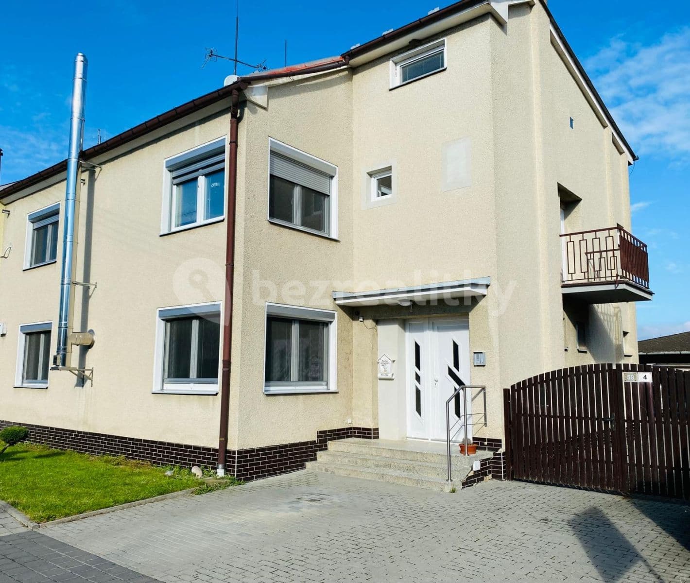 Prenájom bytu 4-izbový 100 m², Marty Rožánkové, Křelov-Břuchotín, Olomoucký kraj Prenájom bytu 4-izbový 100 m², Marty Rožánkové, Křelov-Břuchotín, Olomoucký kraj