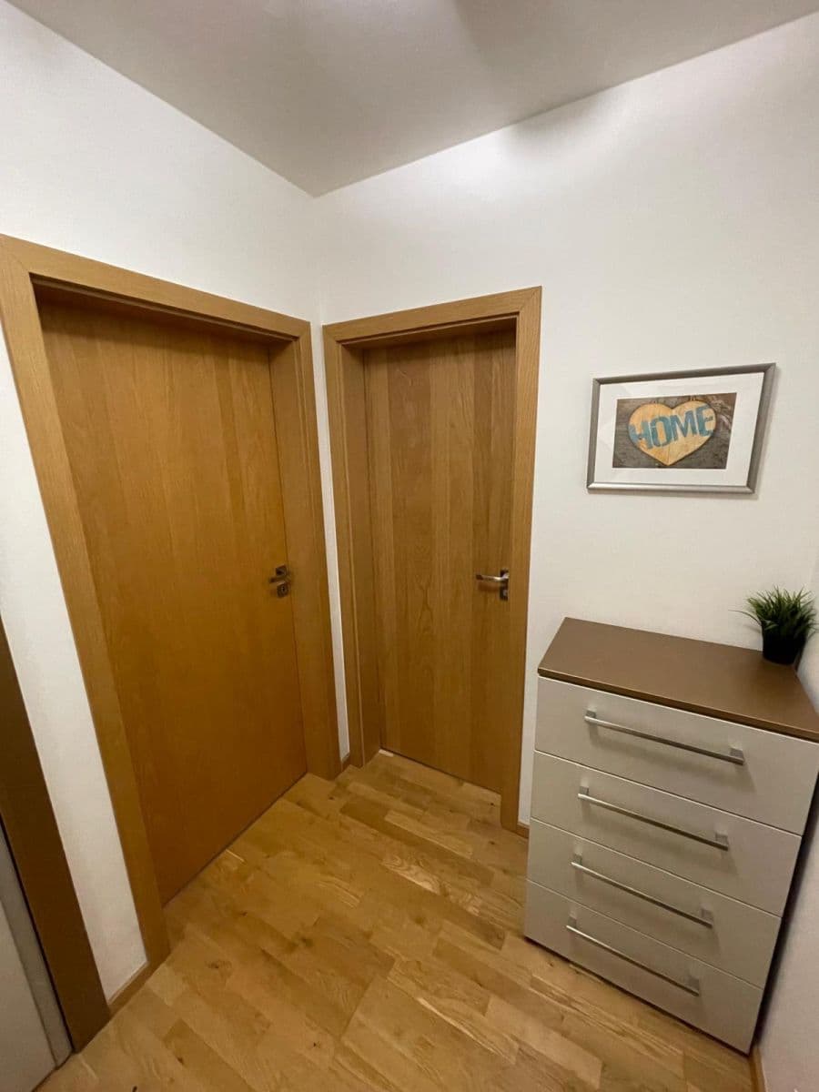 Predaj bytu 1-izbový 36 m², U Roháčových kasáren, Praha, Praha Predaj bytu 1-izbový 36 m², U Roháčových kasáren, Praha, Praha