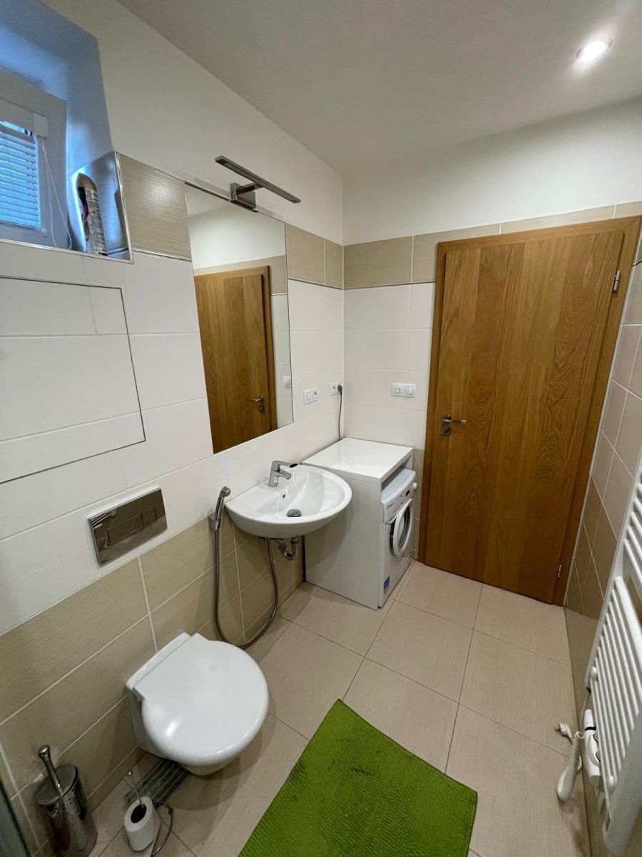 Predaj bytu 1-izbový 36 m², U Roháčových kasáren, Praha, Praha Predaj bytu 1-izbový 36 m², U Roháčových kasáren, Praha, Praha