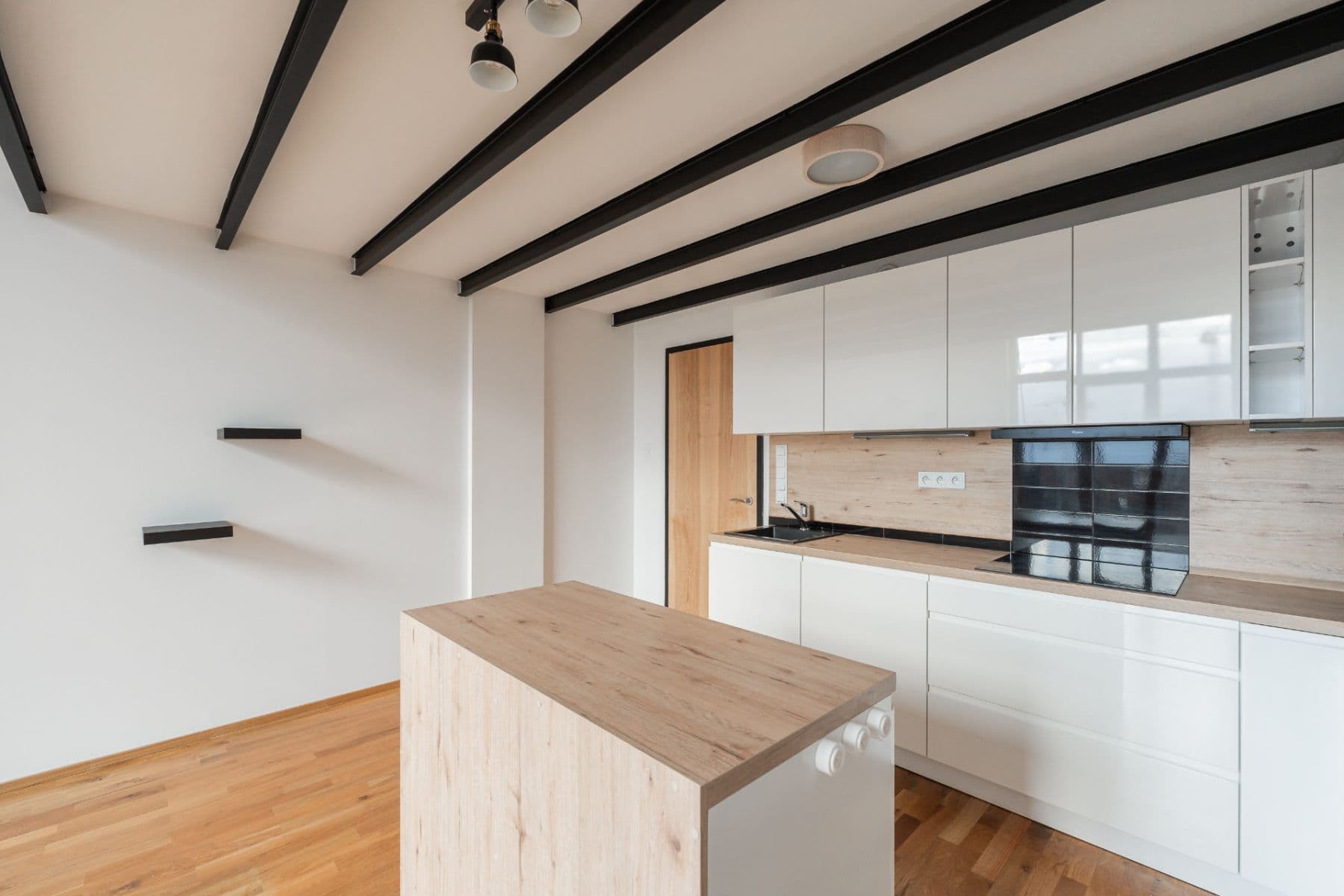 Prenájom bytu 3-izbový 84 m², Ambrožova, Praha, Praha Prenájom bytu 3-izbový 84 m², Ambrožova, Praha, Praha