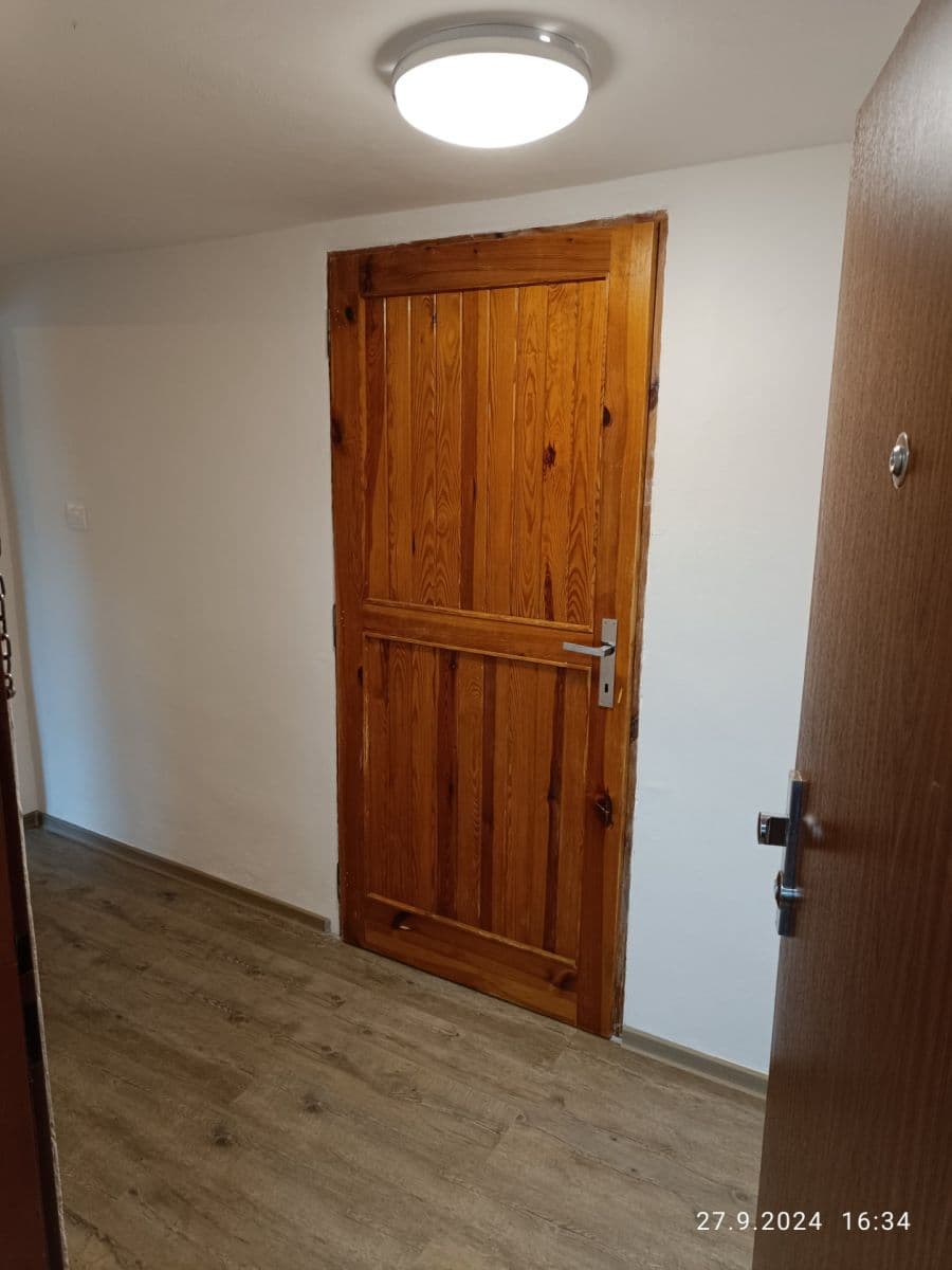 Prenájom bytu 1-izbový 35 m², Nebužely, Středočeský kraj Prenájom bytu 1-izbový 35 m², Nebužely, Středočeský kraj